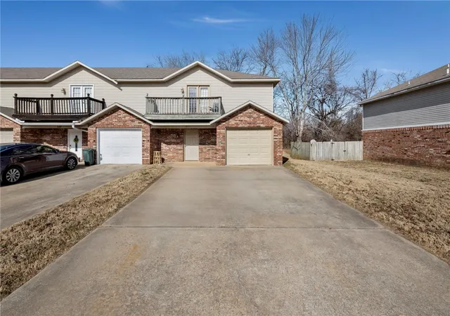 3rd image of 922 Peachtree Dr, Fayetteville, AR 72703 | MLS# 1334456
