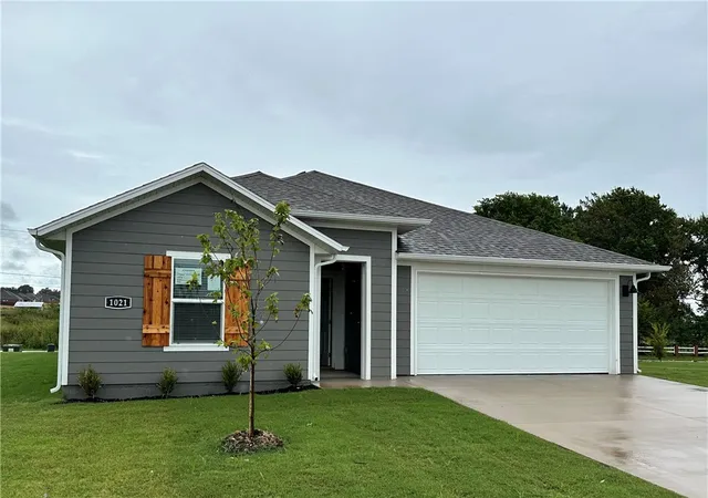 1st image of 901 Sagely St, Prairie Grove, AR 72753 | MLS# 1334818