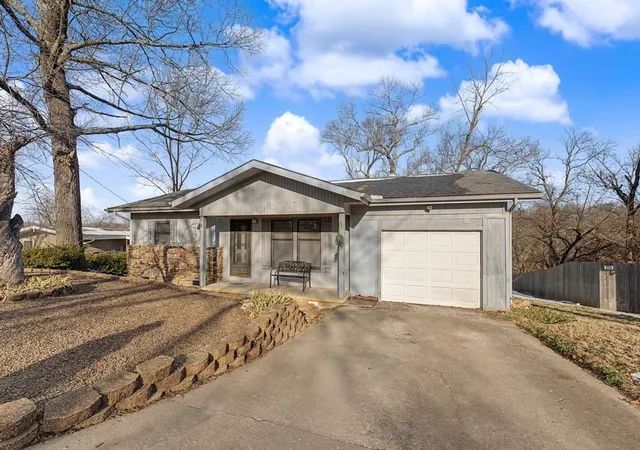 1st image of 10 Brightling Ln, Bella Vista, AR 72715 | MLS# 1334857