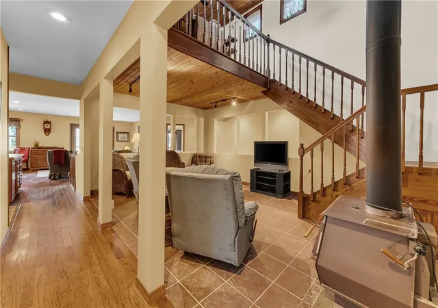 3rd image of 11836 White Oak Dr, Garfield, AR 72732 | MLS# 1334446