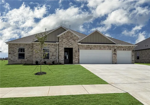 1st image of 825 Kelleyann Ave, Tontitown, AR 72762 | MLS# 1335473