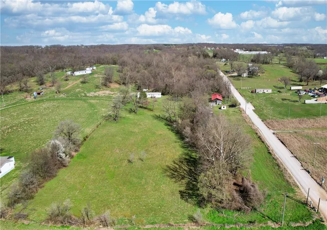 5th image of 12129 Roy Jech Farm Rd, Gentry, AR 72734 | MLS# 1335479