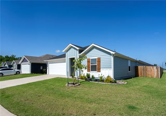 3rd image of 302 E Seville St, Siloam Springs, AR 72761 | MLS# 1335424