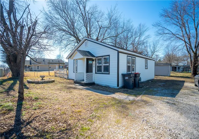 3rd image of 806 S Powell St, Springdale, AR 72764 | MLS# 1335855