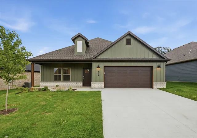 1st image of 407 W Hondo St, Siloam Springs, AR 72761 | MLS# 1336012