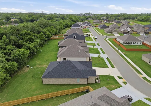 33rd image of 407 W Hondo St, Siloam Springs, AR 72761 | MLS# 1336012