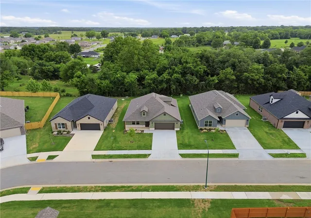 5th image of 407 W Hondo St, Siloam Springs, AR 72761 | MLS# 1336012