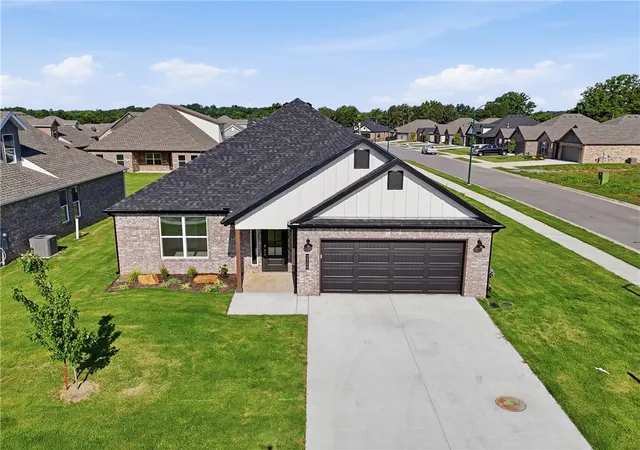 2nd image of 2308 N Zane St, Siloam Springs, AR 72761 | MLS# 1336023