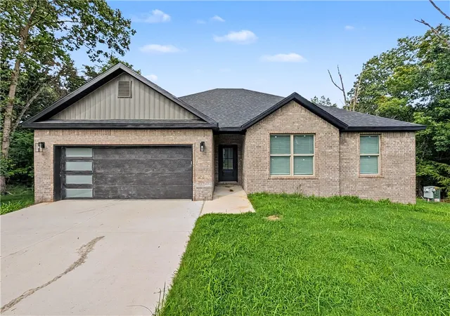 Photo 1 of Sale Pending at 13 Angus Ln, Bella Vista, AR 72715 | MLS# 1336072 | Listing updated on 2026-07-16