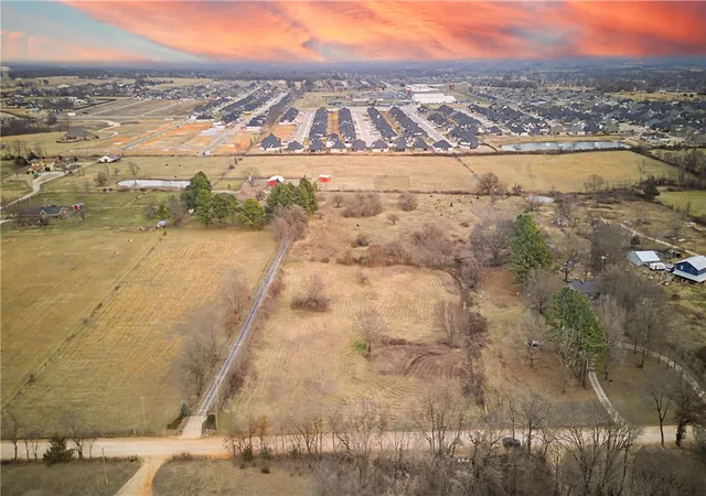 5th image of 10768 Keller Rd, Centerton, AR 72719 | MLS# 1336196