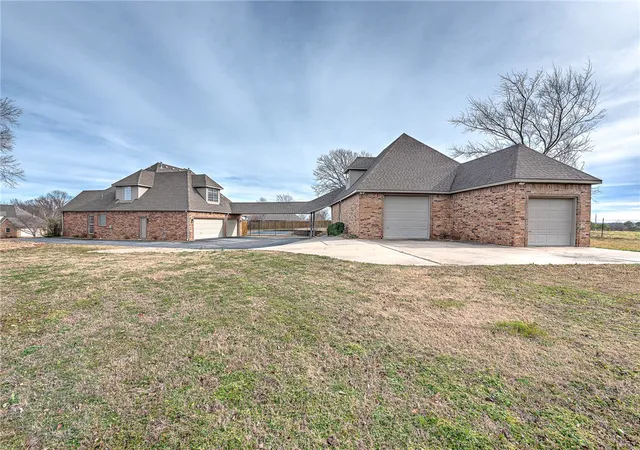 Homes for sale in Elm Springs, AR | 515 Candlelight Cir, Elm Springs, AR 72762 | MLS# 1336506