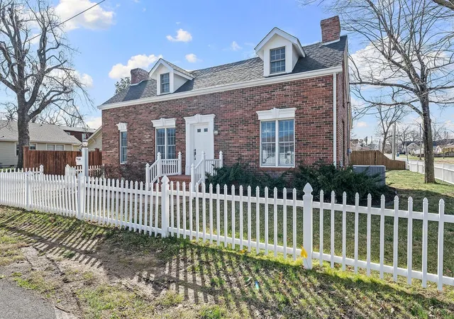 Photo 4 of Single family home for sale at 609 Jefferson St, Bentonville, AR 72712 | MLS# 1336734 | Listing updated on 2026-04-22