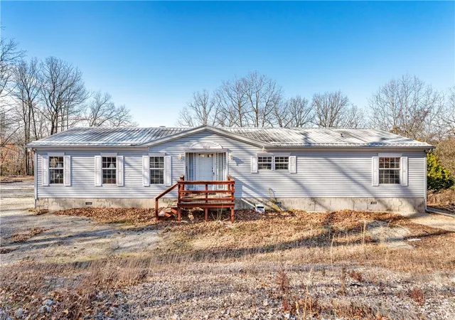 Homes for sale in Holiday Island, AR | 33 Skyview Ln, Holiday Island, AR 72631 | MLS# 1336221