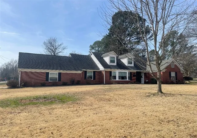 3rd image of 101 S Circle Dr, Clarksville, AR 72830 | MLS# 1337058