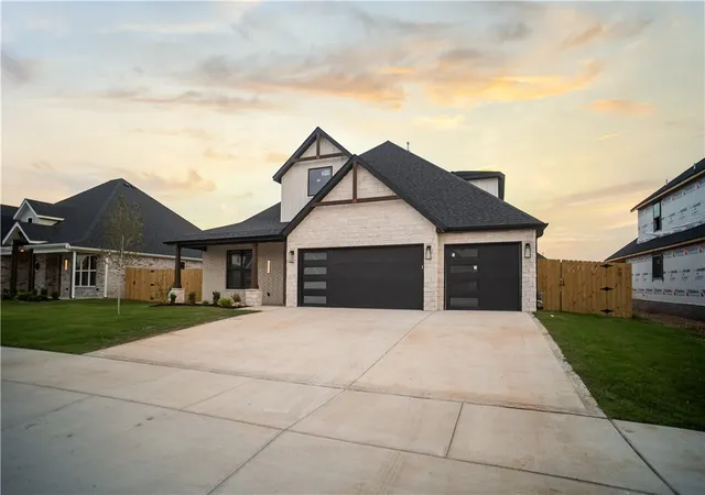 Photo 2 of Single family home for sale at 1131 Cyn Maple St, Centerton, AR 72719 | MLS# 1336518 | Listing updated on 2026-10-10
