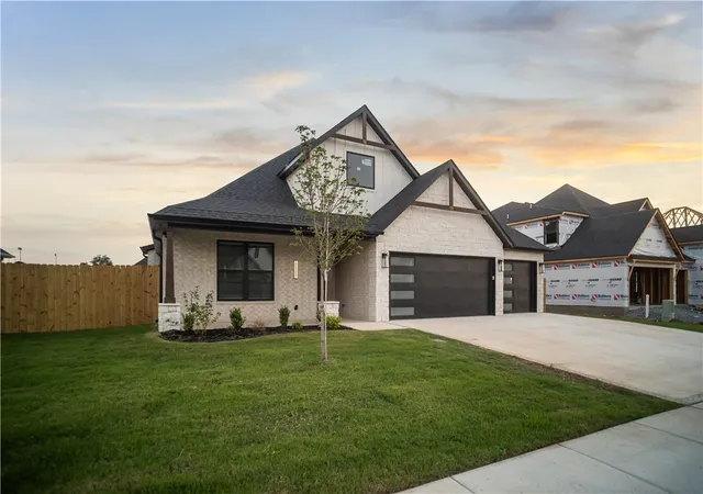 Photo 3 of Single family home for sale at 1131 Cyn Maple St, Centerton, AR 72719 | MLS# 1336518 | Listing updated on 2026-10-10