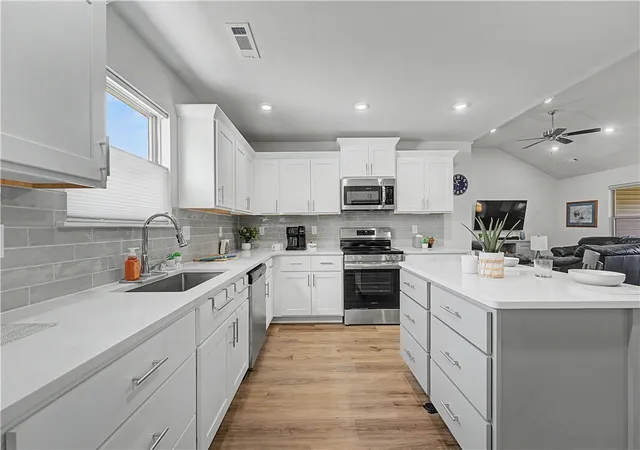 3rd image of 41 Shetland Dr, Bella Vista, AR 72715 | MLS# 1337416