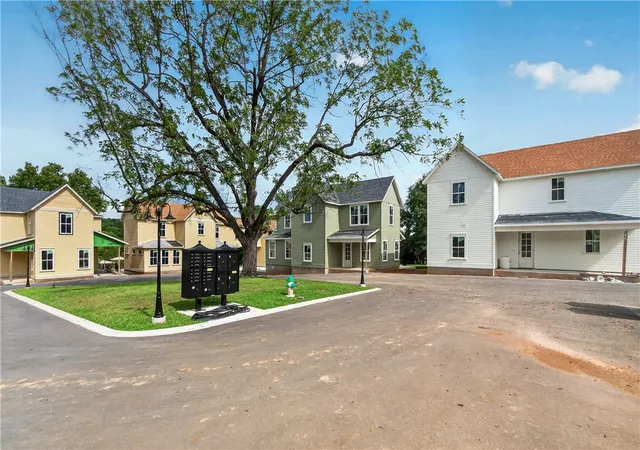 2nd image of 2748 E Black Walnut Cir, Fayetteville, AR 72701 | MLS# 1337466