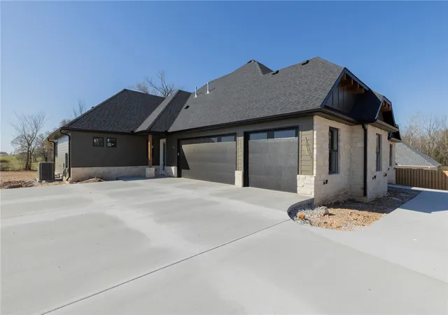 3rd image of 921 Greenhorn St, Bentonville, AR 72712 | MLS# 1337753