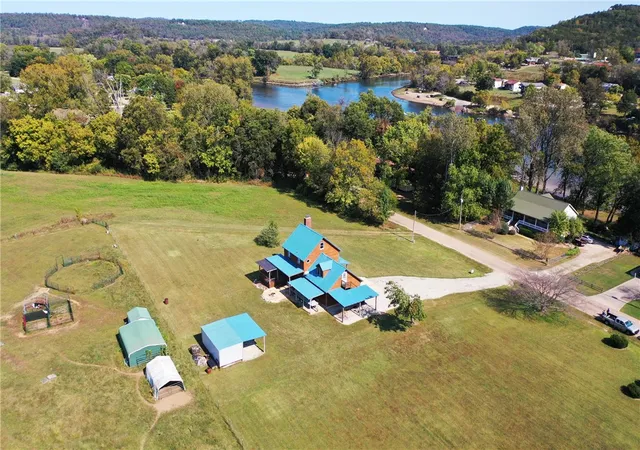 Homes for sale in Norfork, AR | 1275 Riverview Dr, Norfork, AR 72658 | MLS# 1337728