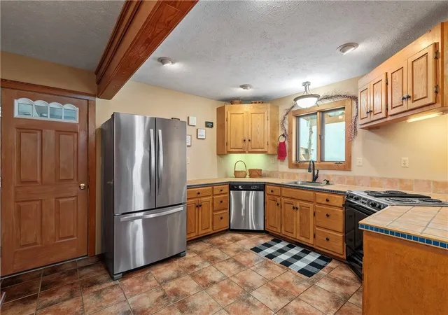 Homes for sale in Norfork, AR | 1275 Riverview Dr, Norfork, AR 72658 | MLS# 1337728