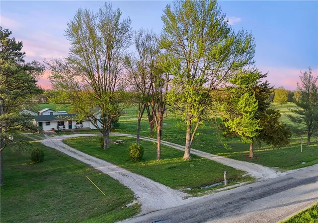 Photo 3 of Single family home for sale at 9125 Farm Rd 2140, Cassville, MO 65625 | MLS# 1337861 | Listing updated on 2026-10-06