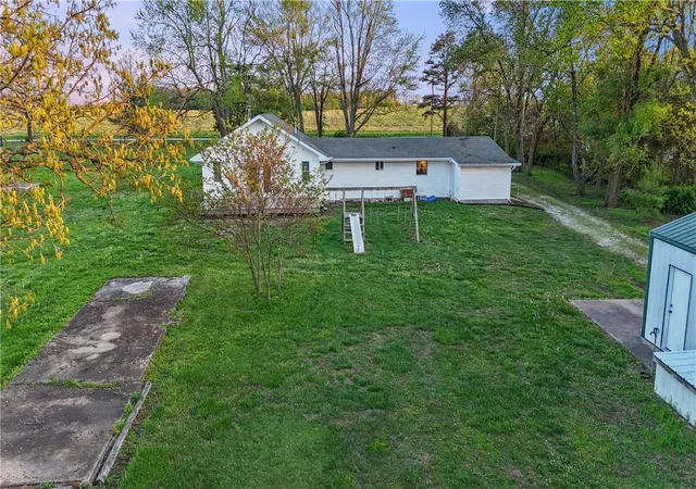 Photo 3 of Single family home for sale at 9125 Farm Rd 2140, Cassville, MO 65625 | MLS# 1337861 | Listing updated on 2026-10-06