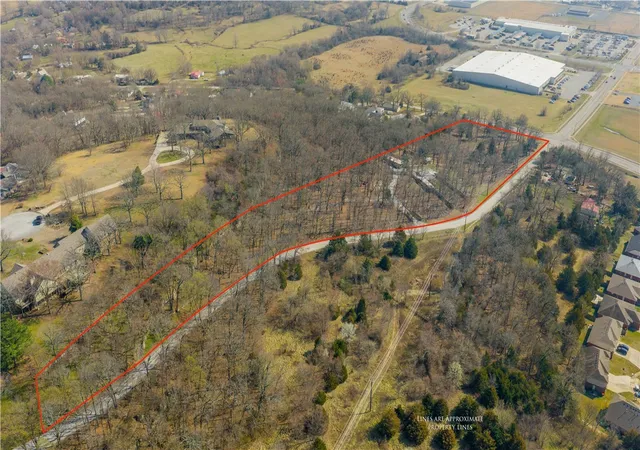 2nd image of 843 Woodcliff Rd, Springdale, AR 72764 | MLS# 1337989