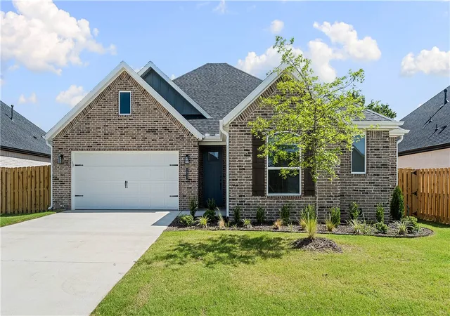 Homes for sale in Pea Ridge, AR | 1817 Farmer St, Pea Ridge, AR 72751 | MLS# 1338000