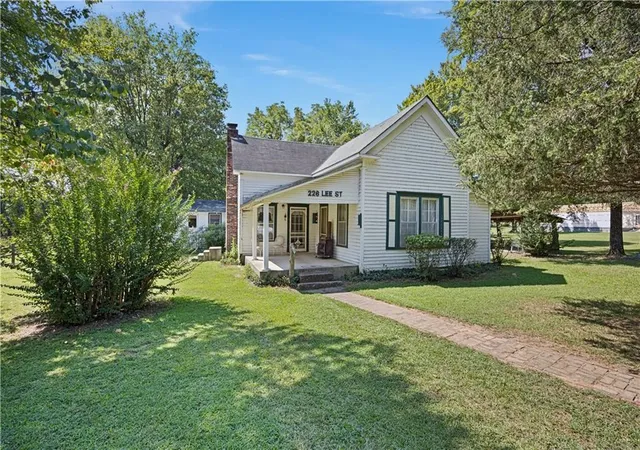 Photo 3 of Single family home for sale at 226 Lee St, Clarksville, AR 72830 | MLS# 1336414 | Listing updated on 2026-08-27