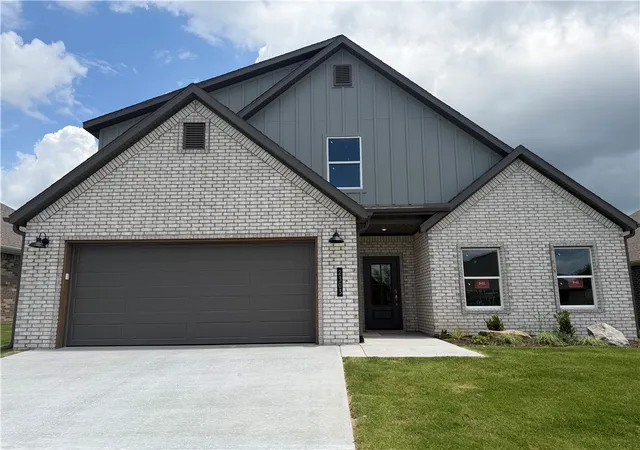 Homes for sale in Siloam Springs, AR | 2303 Lexington St, Siloam Springs, AR 72761 | MLS# 1337878