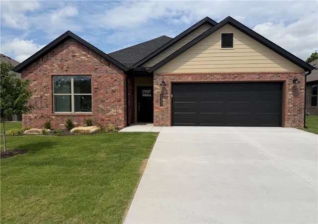 Homes for sale in Siloam Springs, AR | 2302 Lexington St, Siloam Springs, AR 72761 | MLS# 1338058