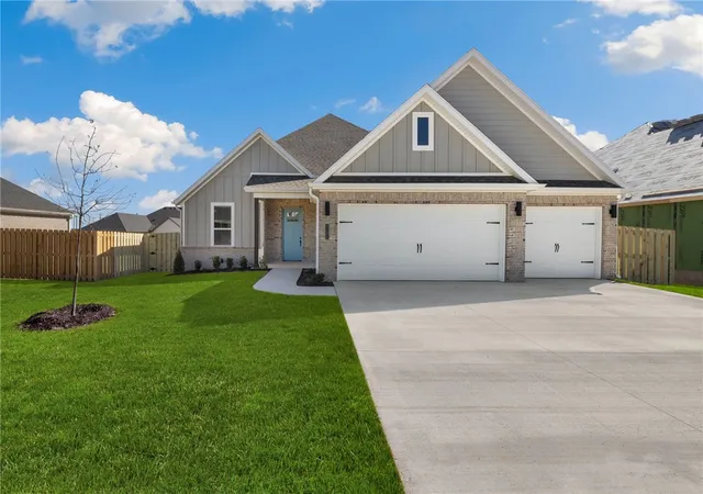 Homes for sale in Pea Ridge, AR | 2121 Porter St, Pea Ridge, AR 72751 | MLS# 1336303