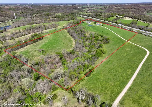 Photo 2 of Single family home for sale at 18936 Rockhill Dr, Siloam Springs, AR 72761 | MLS# 1338350 | Listing updated on 2026-05-27