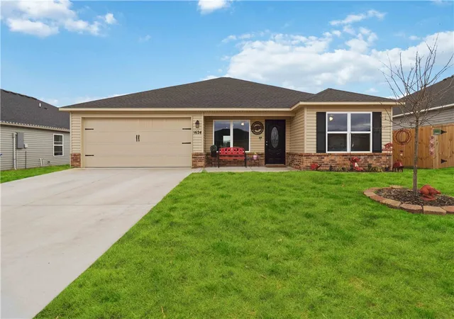 1st image of 1624 Ace Ave, Gentry, AR 72734 | MLS# 1338267