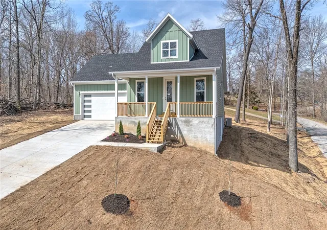 1st image of 2 Foshee Ln, Bella Vista, AR 72715 | MLS# 1338400