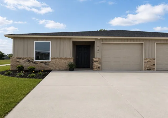 Homes for sale in Siloam Springs, AR | 410a W Cloud Dr, Siloam Springs, AR 72761 | MLS# 1338687