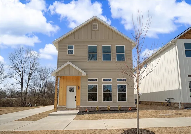 1st image of 829 S Jagger Ln, Fayetteville, AR 72701 | MLS# 1338637