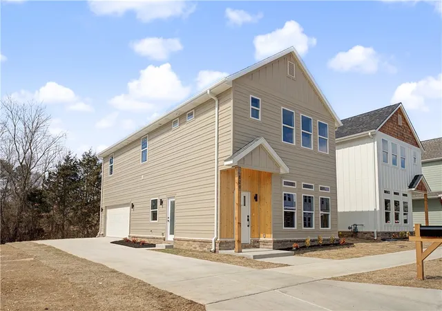 2nd image of 829 S Jagger Ln, Fayetteville, AR 72701 | MLS# 1338637