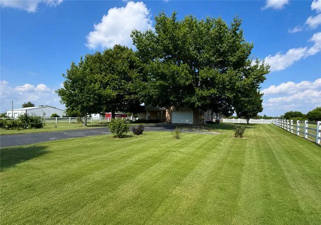 2nd image of 954 Nw Main St, Gentry, AR 72734 | MLS# 1338570