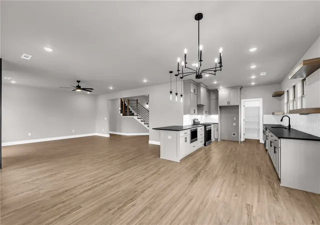 2nd image of 10 York Dr, Bella Vista, AR 72714 | MLS# 1337119