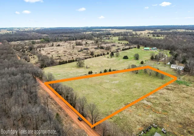 1st image of 10912 Jaybird Rd, Gravette, AR 72736 | MLS# 1338654