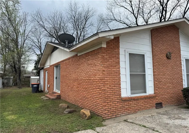2nd image of 1008 E I St, Russellville, AR 72801 | MLS# 1338644