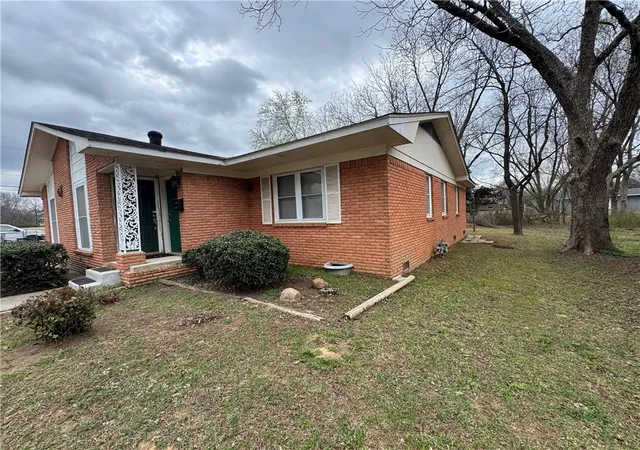 3rd image of 1008 E I St, Russellville, AR 72801 | MLS# 1338644