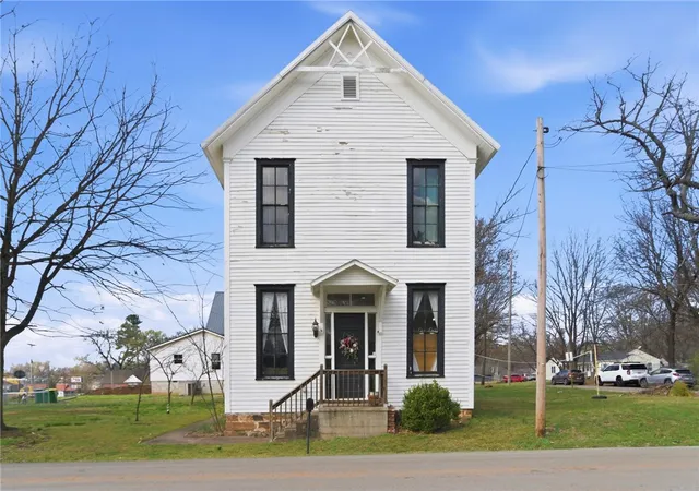 Photo 4 of Sale Pending at 9 Locust Ave, Farmington, AR 72730 | MLS# 1338880 | Listing updated on 2026-07-28