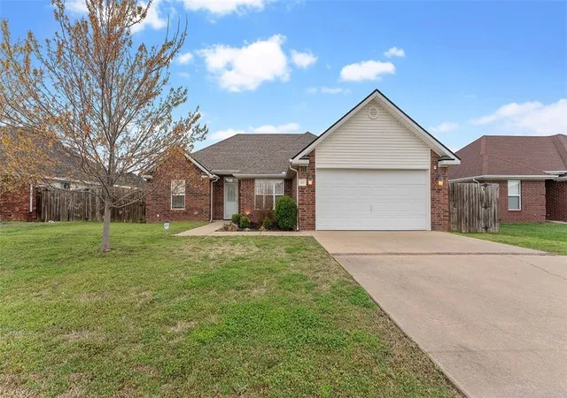 1st image of 3111 S G St, Rogers, AR 72758 | MLS# 1339141