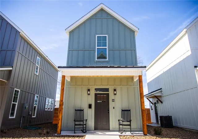 Homes for sale in Springdale, AR | 658 W Price Ave, Springdale, AR 72764 | MLS# 1339091