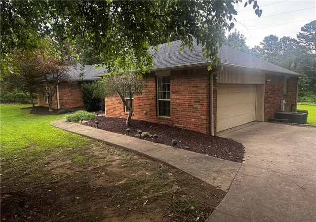 Photo 5 of Sale Pending at 1403 Skyline Vista Ct, Russellville, AR 72802 | MLS# 1339508 | Listing updated on 2026-07-13