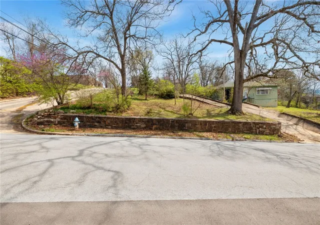 1st image of 208 S Locust Ave, Fayetteville, AR 72701 | MLS# 1339546
