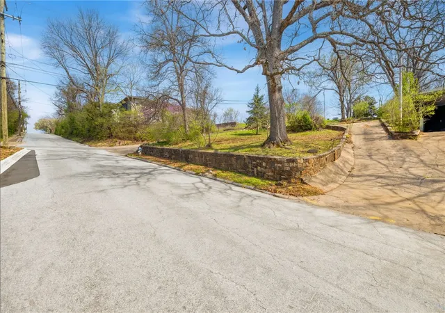 5th image of 208 S Locust Ave, Fayetteville, AR 72701 | MLS# 1339546